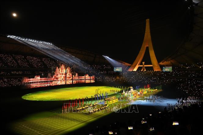Hình ảnh 3D Angkor Wat trên sân vận động Morodok Techo trong Lễ khai mạc SEA Games 32. Ảnh: Minh Quyết - TTXVN