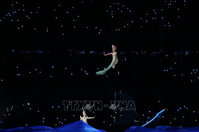 Chương trình biểu diễn nghệ thuật tại Lễ khai mạc SEA Games 32. Ảnh: Hoàng Linh - TTXVN
