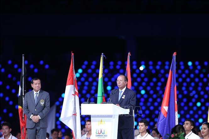 Phó Thủ tướng Campuchia Samdech Tea Banh - Chủ tịch Uỷ ban quốc gia Tổ chức SEA Games 32 phát biểu tại lễ khai mạc. Ảnh: Hoàng Linh-TTXVN 