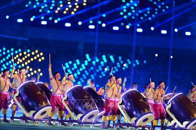 Màn biểu diễn trống đặc sắc tại Lễ khai mạc SEA Games 32. Ảnh: Hoàng Linh - TTXVN