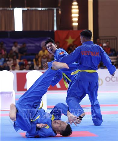 Đội tuyển Vovinam Việt Nam giành HCB ở nội dung Đòn chân tấn công nam với thành tích 267 điểm. Ở nội dung này, Myanmar giành HCV (272 điểm), HCĐ thuộc về chủ nhà Campuchia (263 điểm). Ảnh: Minh Quyết - TTXVN