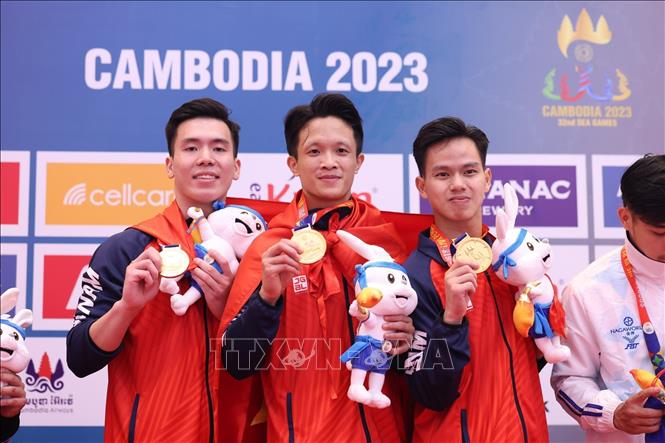 Pham Minh Duc, Giang Viet Anh and Le Hong Phuccgained 41 points to snatch the gold in the men’s category. VNA Photo: Minh Quyết 