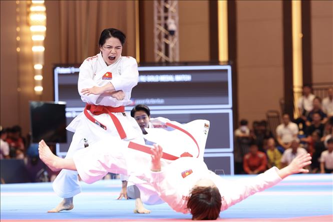 Vietnamese female fighters in their final performance. VNA Photo: Minh Quyết 