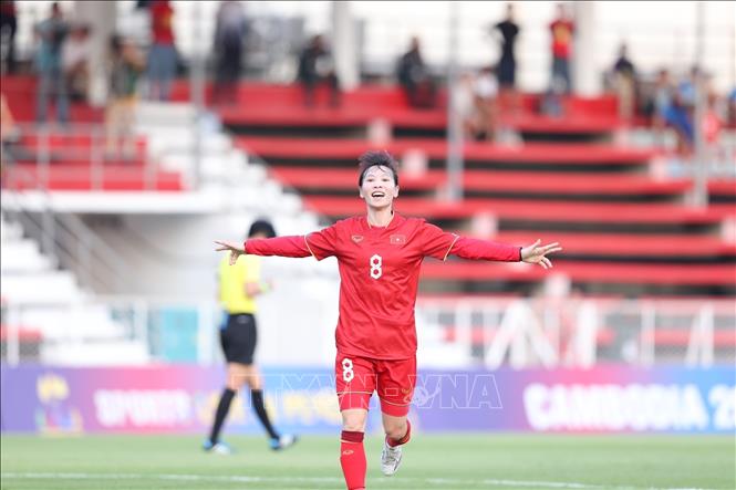 Thuy Trang scores the third goal for Vietnam in 89th minutes. VNA Photo: Hoàng Linh 