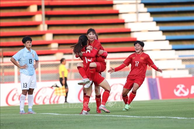 Vietnamese players celebrate after the second goal by Thanh Nha in 76th minute. VNA Photo: Hoàng Linh 