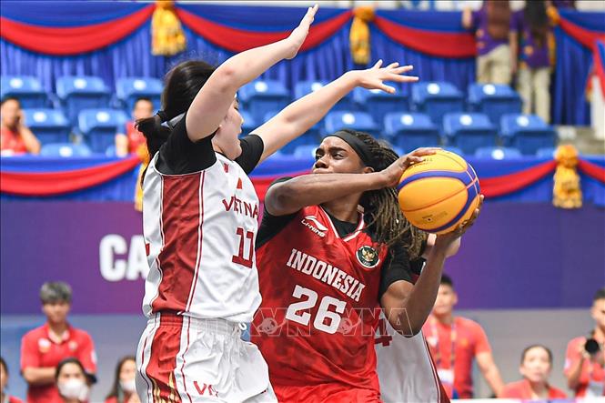 Đội tuyển bóng rổ nữ 3x3 Việt Nam giành chiến thắng 21-18 trước đội tuyển nữ Indonesia. Ảnh: Hoàng Linh-TTXVN