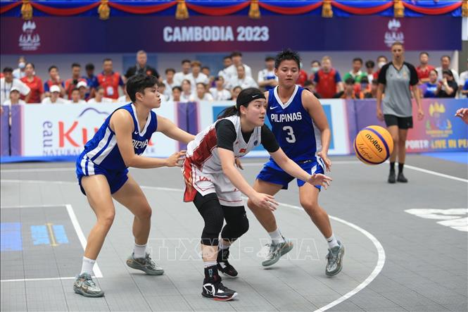 Với chiến thắng này, bóng rổ 3x3 nữ của Việt Nam đã đổi màu huy chương thành công. Tại SEA Games 31 trên sân nhà, các cô gái Việt Nam chỉ giành được HCB. Ảnh: Hoàng Linh-TTXVN