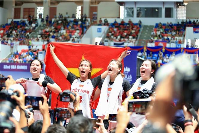 Đây là tấm HCV lịch sử của bóng rổ 3x3 nữ Việt Nam ở đấu trường SEA Games. Ảnh: Hoàng Linh-TTXVN