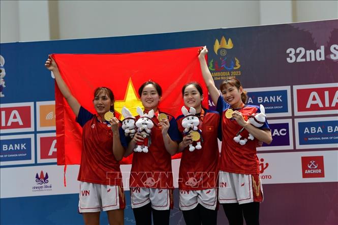 Đây là tấm HCV lịch sử của bóng rổ 3x3 nữ Việt Nam ở đấu trường SEA Games. Ảnh: Hoàng Linh-TTXVN