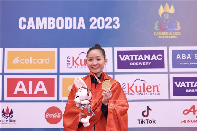 VĐV Hoàng Thị Mỹ Tâm giành HCV Kumite hạng 55kg nữ. Ảnh: Minh Quyết - TTXVN