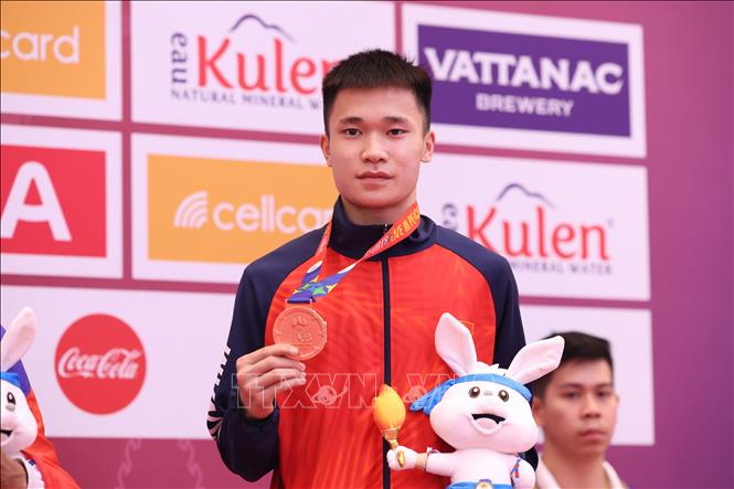 VĐV Chu Văn Đức giành HCĐ Kumite hạng 60kg nam. Ảnh: Minh Quyết - TTXVN