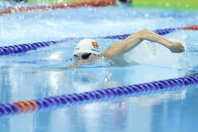 Kình ngư Nguyễn Hữu Kim Sơn xuất phát ở lượt bơi đầu tiên. Ảnh: Minh Quyết - TTXVN