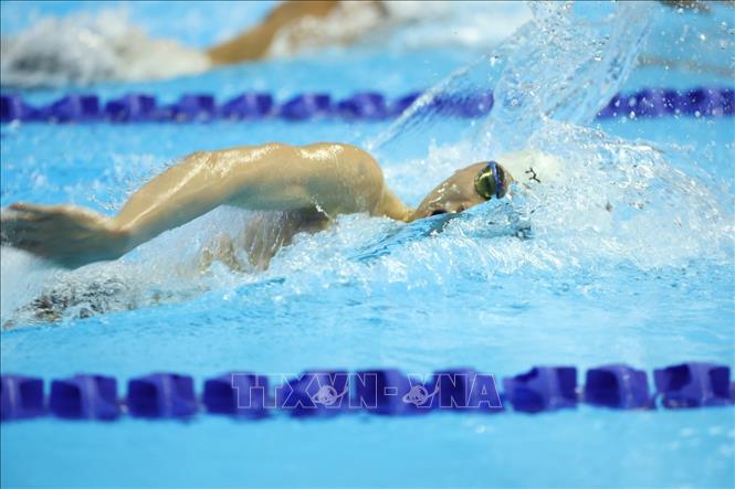 Kình ngư Nguyễn Hữu Kim Sơn xuất phát ở lượt bơi đầu tiên. Ảnh: Minh Quyết - TTXVN