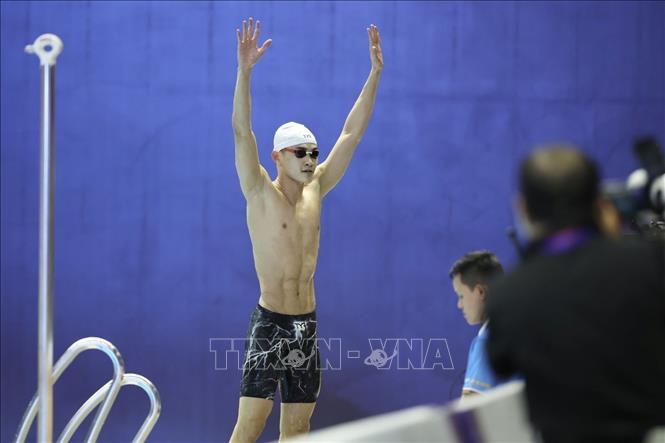 Swimmer Pham Bao Thanh completes the men's 100m breaststroke in 1 minute 00 second 97, breaking his own record last year and earning a gold medal. VNA Photo: Minh Quyết