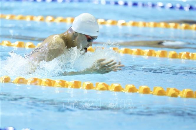 Swimmer Pham Bao Thanh competes in the men's 100m breaststroke. VNA Photo: Minh Quyết