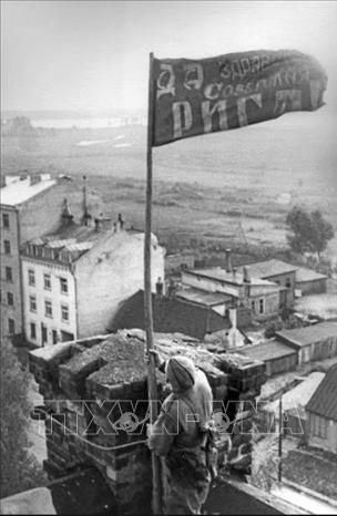 Ngày 13/10/1944, Hồng quân Liên Xô giải phóng thủ đô Riga của Latvia khỏi phát xít Đức. Ảnh: Tư liệu quốc tế/TTXVN phát