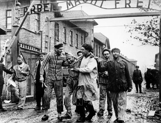 Ngày 27/1/1945, Trại tập trung Auschwitz (Ba Lan) - trại tập trung của Đức Quốc xã có hơn một triệu người đã bị giết - được Hồng quân Liên Xô giải phóng trong Chiến dịch Wisla-Oder. Ảnh: Tư liệu quốc tế/TTXVN phát