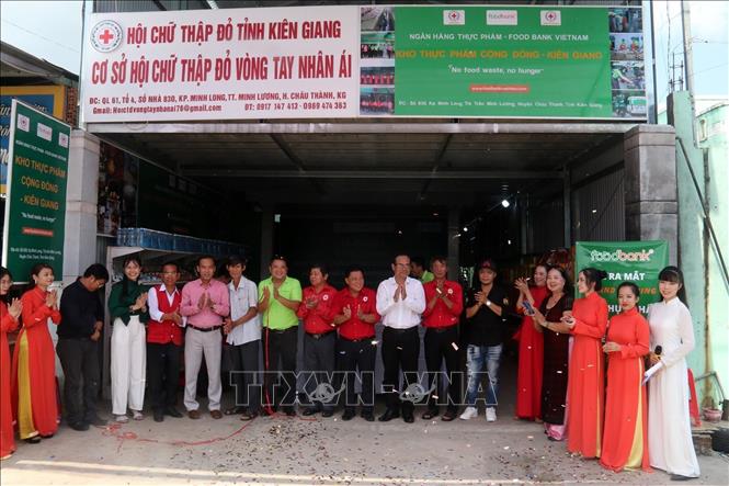 Trong ảnh: Food Bank Việt Nam chính thức ra mắt kho thực phẩm cộng đồng Food Bank Kiên Giang. Ảnh: Lê Sen - TTXVN