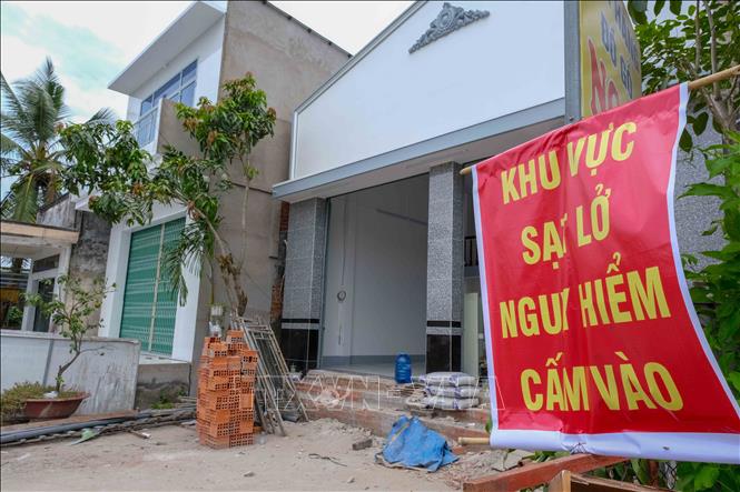Khu vực sạt lở ở ấp Mỹ Phước, xã Mỹ Khánh, huyện Phong Điền, TP. Cần Thơ vào ngày 8/5. Ảnh: Thanh Liêm - TTXVN