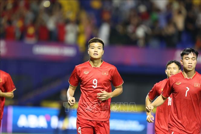 Văn Tùng (9) mở tỷ số cho U22 Việt Nam ở phút thứ 6. Ảnh: Hoàng Linh-TTXVN