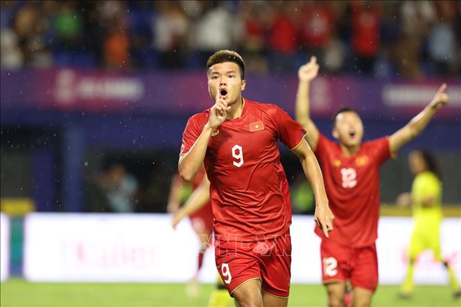 Niềm vui của Văn Tùng (9) sau khi ghi bàn nâng tỷ số lên 2-0 cho U22 Việt Nam. Ảnh: Hoàng Linh-TTXVN