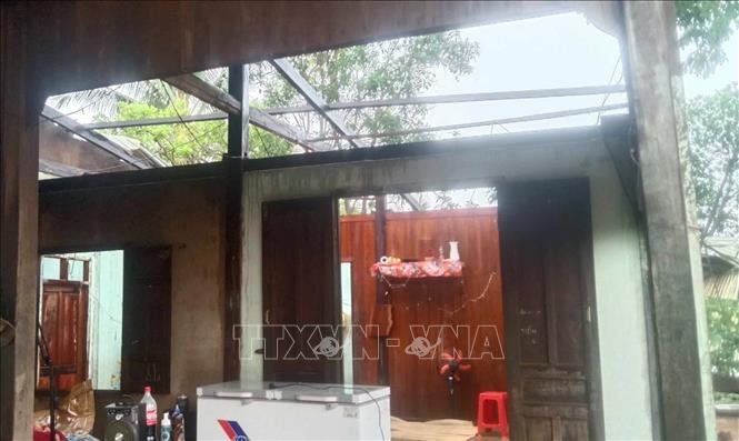 Trong ảnh: Nhà dân ở xã Ia Jlơi, huyện Ea Súp bị ảnh hưởng. Ảnh: TTXVN Phát