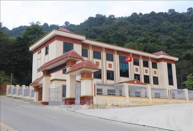 Trụ sở UBND xã Pá Khoang (thành phố Điện Biên Phủ, tỉnh Điện Biên) được xây dựng mới, đáp ứng nhu cầu làm việc của cán bộ, công chức và hoạt động giao dịch của nhân dân trên địa bàn. Ảnh: Xuân Tiến – TTXVN 