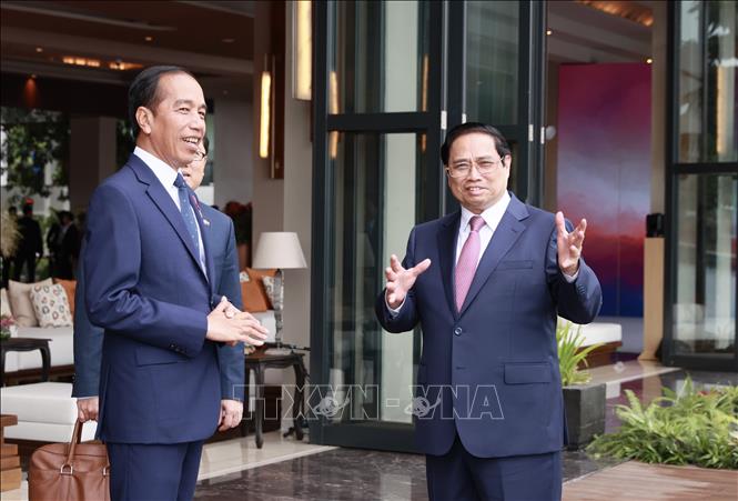 PM Pham Minh Chinh meets with Indonesian President Joko Widodo, Chairman of the 42nd ASEAN Summit. VNA Photo: Dương Giang