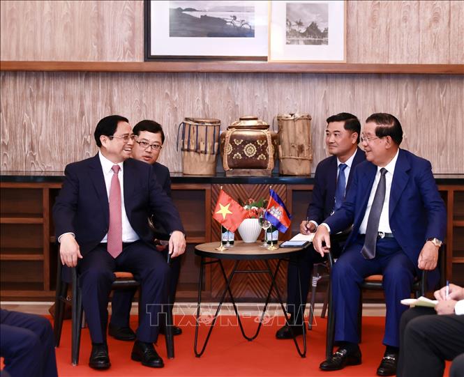PM Pham Minh Chinh meets with Cambodian counterpart Samdech Techo Hun Sen. VNA Photo: Dương Giang