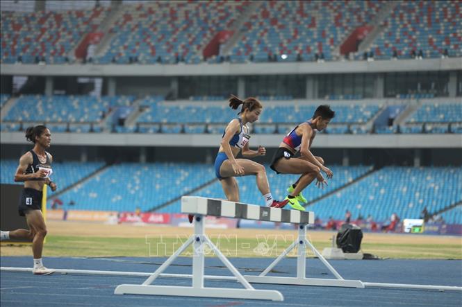VĐV Nguyễn Thị Oanh thi đấu nội dung chạy vượt chướng ngại vật 3000m nữ với thành tích 10 phút 34 giây 37. Ảnh: Minh Quyết - TTXVN