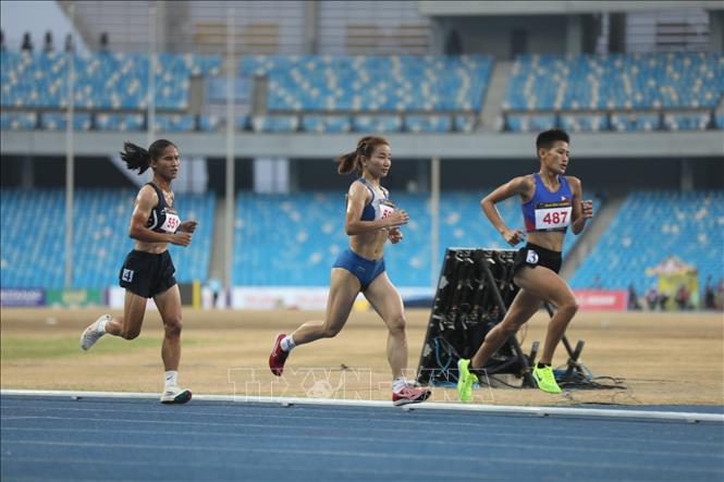 VĐV Nguyễn Thị Oanh thi đấu nội dung chạy vượt chướng ngại vật 3000m nữ với thành tích 10 phút 34 giây 37. Ảnh: Minh Quyết - TTXVN