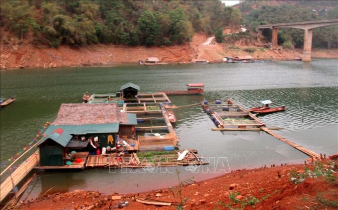 Caged-fish farming on Trung Son hydroelectric reservoir. VNA Photo: Nguyễn Nam