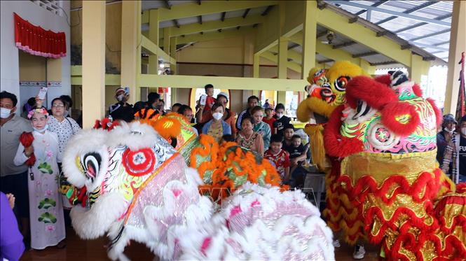 Trong ảnh: Múa lân chào mừng Lễ hội Nghinh Ông, tại Lăng Ông Nam Hải (Trần Đề), tỉnh Sóc Trăng. Ảnh: Tuấn Phi-TTXVN