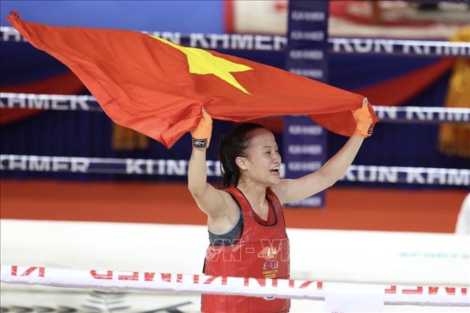 SEA Games 32: VĐV Tạ Thị Kim Yến giành HCV môn Kun Khmer hạng 48kg ...