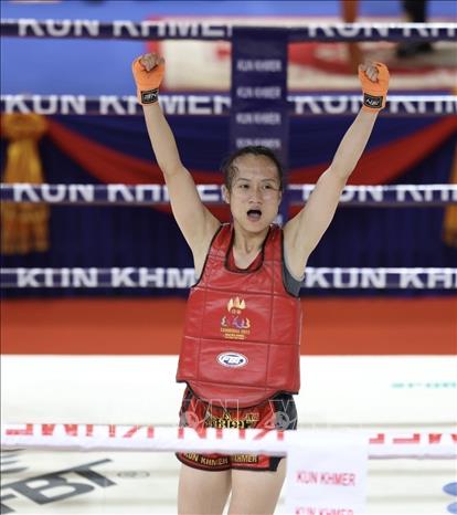SEA Games 32: VĐV Tạ Thị Kim Yến giành HCV môn Kun Khmer hạng 48kg ...