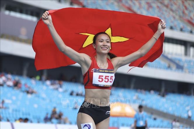 VĐV Huỳnh Thị Mỹ Tiên xuất sắc giành HCV 100m rào nữ ở SEA Games 32 với thành tích 13 giây 50. Ảnh: Minh Quyết - TTXVN