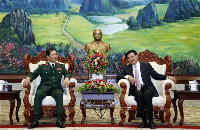 Trong ảnh: Tổng Bí thư, Chủ tịch nước Lào Thongloun Sisoulith tiếp thân mật Thượng tướng Nguyễn Tân Cương. Ảnh: Phạm Kiên - Phóng viên TTXVN tại Lào.
