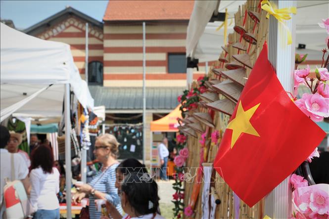  Hình ảnh biểu tượng của nón là bên ngoài gian trưng bày Việt Nam. Ảnh: Trường Dụy-TTXVN