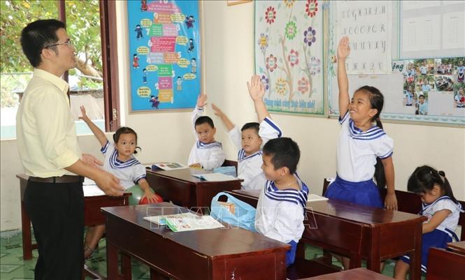Một giờ học của thầy và trò Trường tiểu học thị trấn Trường Sa. Ảnh: Sỹ Tuyên - TTXVN
 
