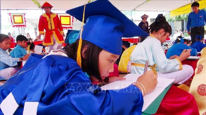 Thiếu nhi Bến Tre tham dự hội thi “Văn hay – Sử rõ” nhân ngày Quốc tế thiếu nhi 1/6 và Tháng hành động vì trẻ em năm 2014. Ảnh: Trần Thị Thu Hiền – TTXVN