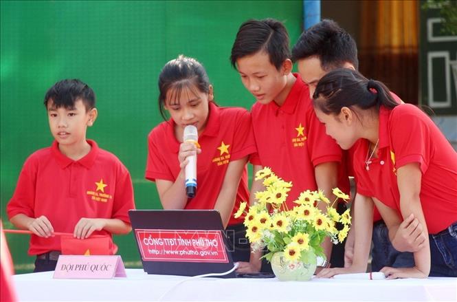 Thiếu nhi các đội nhiệt tình trả lời câu hỏi tìm hiểu về biển, đảo Việt Nam năm 2018 do Sở Thông tin và Truyền thông tỉnh Phú Thọ phối hợp với UBND huyện Thanh Ba tổ chức. Ảnh: Trung Kiên – TTXVN