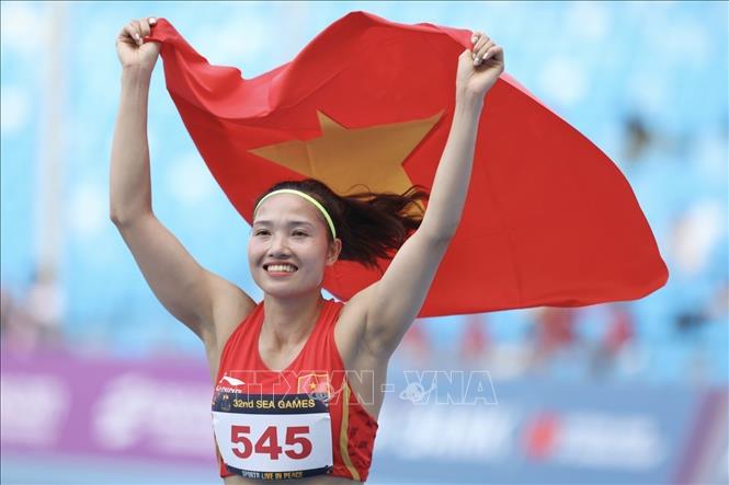 VĐV Nguyễn Linh Na xuất sắc giành HCV chạy 800m nội dung 7 môn phối hợp. Ảnh: Minh Quyết - TTXVN