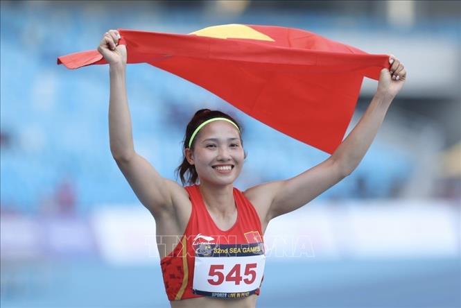 VĐV Nguyễn Linh Na xuất sắc giành HCV chạy 800m nội dung 7 môn phối hợp. Ảnh: Minh Quyết - TTXVN