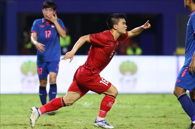 Niềm vui của Lê Quốc Nhật Nam (16) sau khi ghi bàn san bằng tỷ số 1-1 ở phút 53. Ảnh: Hoàng Linh-TTXVN