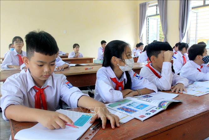 Trong ảnh: Giờ học của thầy và trò Trường Tiểu học và THCS xã Hòa Bình (huyện Vũ Thư, tỉnh Thái Bình). Ảnh: Thế Duyệt – TTXVN