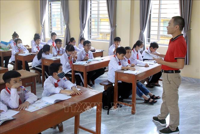 Trong ảnh: Giờ học của thầy và trò Trường Tiểu học và THCS xã Hòa Bình (huyện Vũ Thư, tỉnh Thái Bình). Ảnh: Thế Duyệt – TTXVN