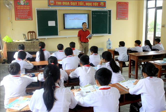 Trong ảnh: Giờ học của thầy và trò Trường Tiểu học và THCS xã Hòa Bình (huyện Vũ Thư, tỉnh Thái Bình). Ảnh: Thế Duyệt – TTXVN