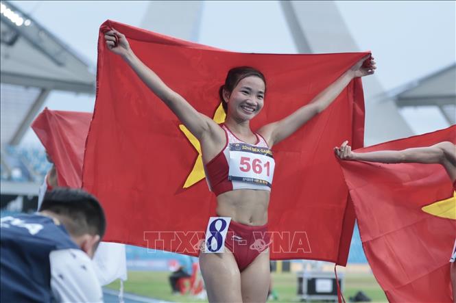 Giành HCV thứ 4 ở nội dung chạy 10.000m nữ với thành tích 35 phút 11 giây 53, Nguyễn Thị Oanh lập kỳ tích cho Điền kinh Việt Nam. Ảnh: TTXVN