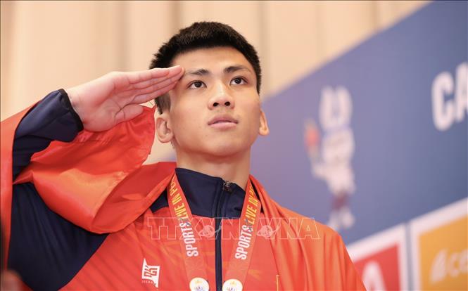 Truong Van Chuong wins a gold in the men's 65kg category. VNA Photo