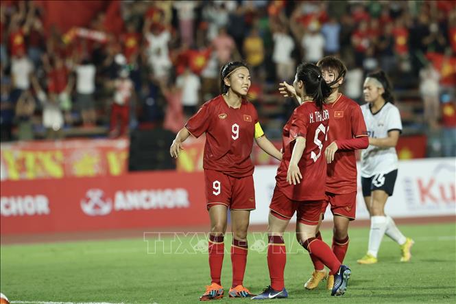 Huỳnh Như (9) vào sân từ giữa hiệp 2 và để lại dấu ấn bằng bàn thắng ấn định chiến thắng 4 - 0 ở phút 90. Ảnh: Minh Quyết - TTXVN